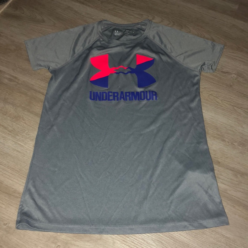 Girls under armour t shirt